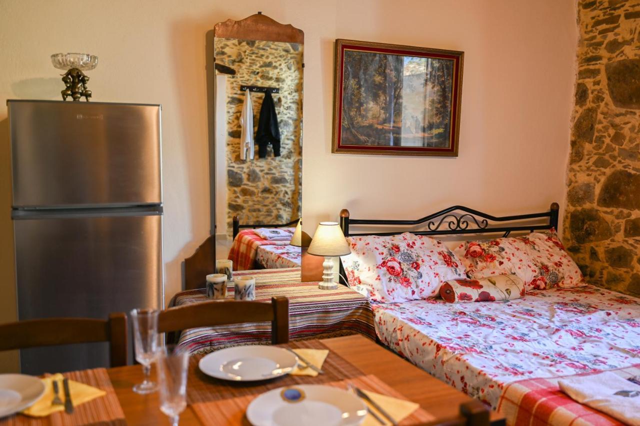 Stone House For Relaxation In Elos Kíssamos Buitenkant foto