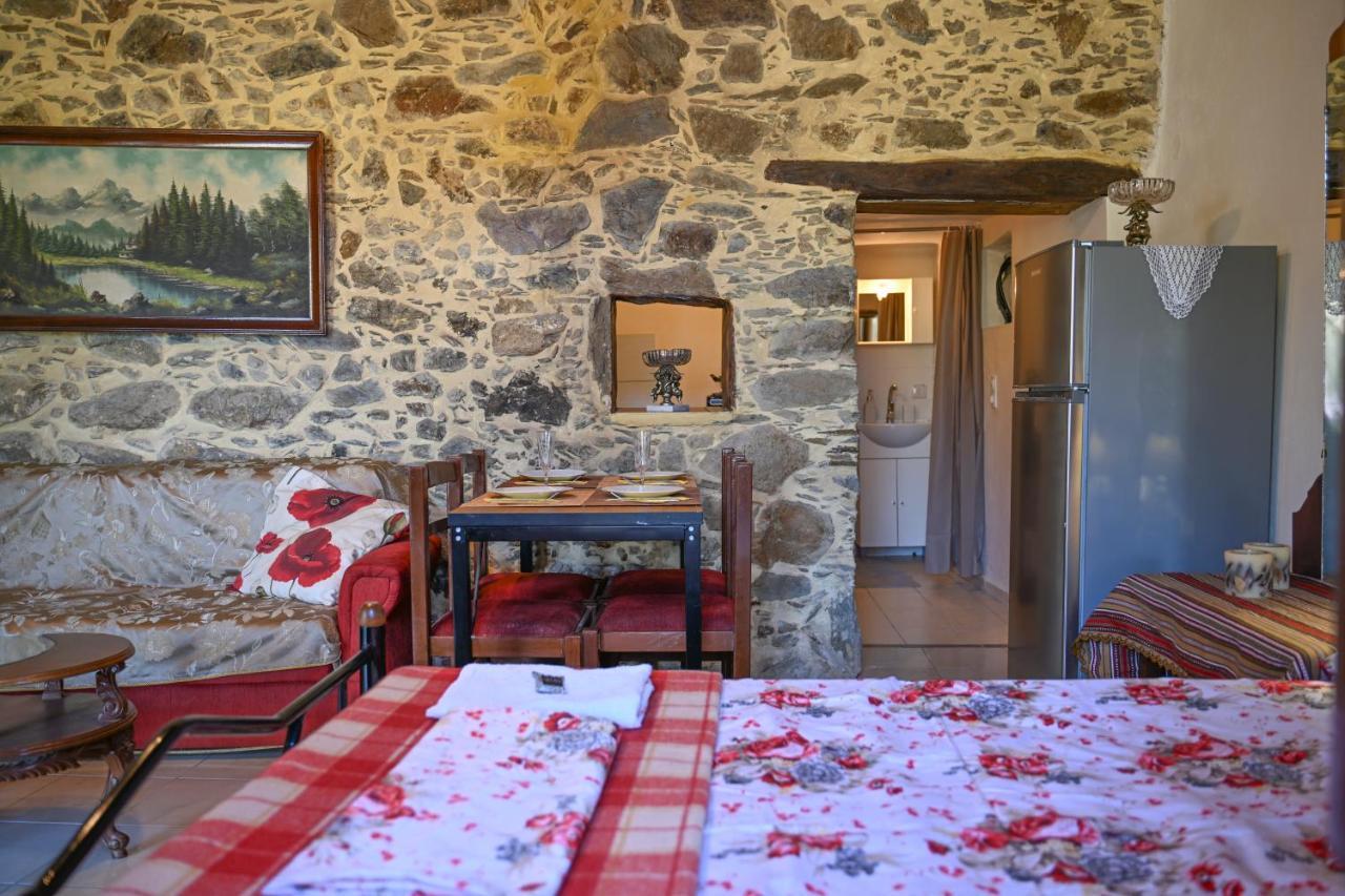 Stone House For Relaxation In Elos Kíssamos Buitenkant foto